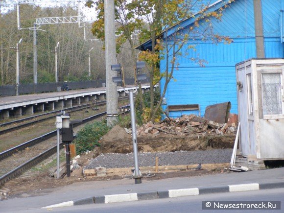 На Ж/Д переезде снесли будку дежурного.