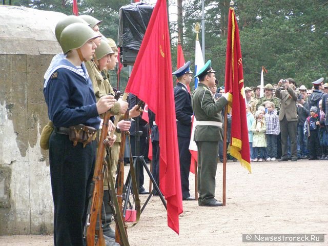 Праздничное шествие и церемония возложения венков.  9 мая 2010 Сестрорецк.