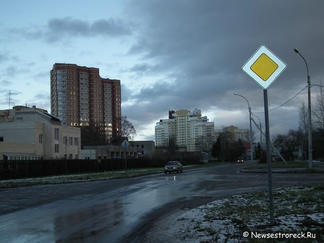 На перекрёстке (ул.Транспортная 10а) установили дорожные знаки.