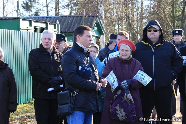 Пикет против намыва на озере Разлив