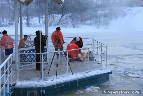 В Сестрорецке женщине стало плохо после купания в проруби