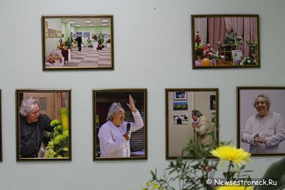 В Сестрорецке почтили память мастера цветочных композиций