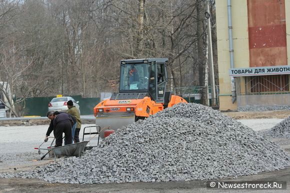 У дома №6 по ул.Воскова организовали площадку для иличной торговли У дома №6 по ул.Воскова организовали площадку для иличной торговли