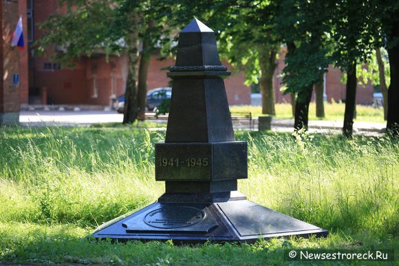 На аллеи в честь 50-летия Победы поменяли памятный камень