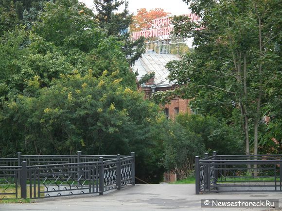 У завода им.Воскова убрали часть забора