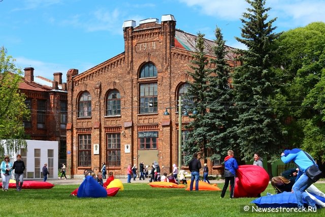 В Сестрорецке состоялось открытие «Петровского арсенала» В Сестрорецке состоялось открытие «Петровского арсенала»