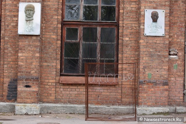 В Сестрорецке состоялось открытие «Петровского арсенала» В Сестрорецке состоялось открытие «Петровского арсенала»