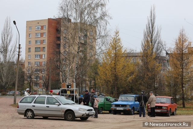 В Сестрорецке открылась выставка автомобилей и мотоциклов времен СССР