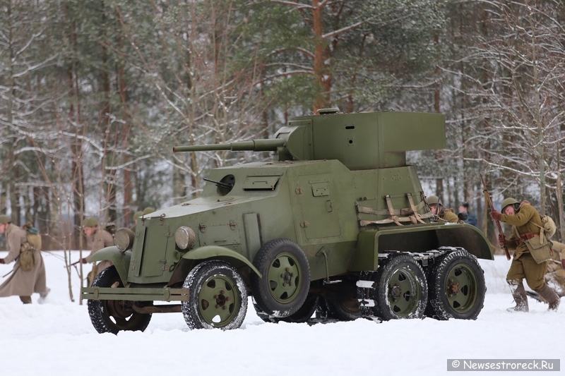 В Сестрорецке состоялась военно-историческая реконструкция "Ленинградский День Победы"