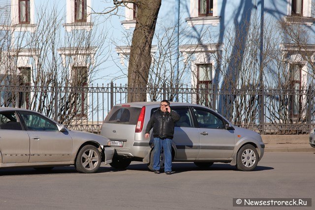 Мелкое ДТП на перекрестке ул.Мосина и ул.Воскова