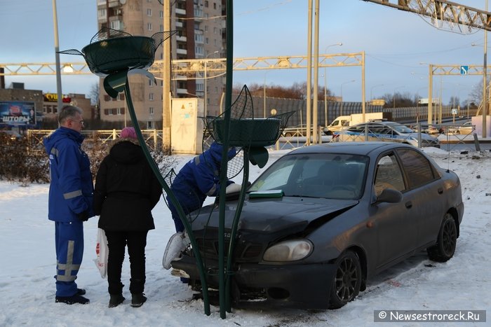 ДТП в Сестрорецке: Chevrolet Lanos вылетел в кювет