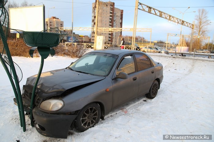 ДТП в Сестрорецке: Chevrolet Lanos вылетел в кювет